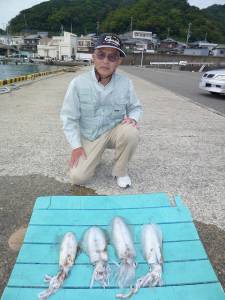 工場裏　ヤエンでアオリイカ〜0.8kg4ハ…