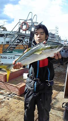 沖一文字北でハマチ60cmとタチウオの釣果…