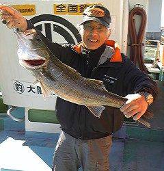 飲ませ釣りでスズキ快釣！旧一文字白灯