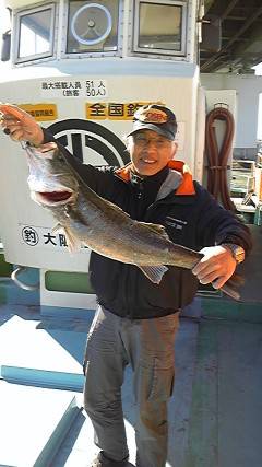 飲ませ釣りでスズキ快釣！旧一文字白灯