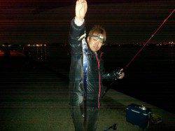 舞洲北側でタチウオ、ワインドが好調なようす