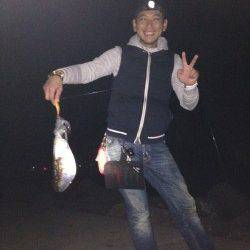 小島漁港にてエギング　沖向きで抱いてくれました( ´艸｀)