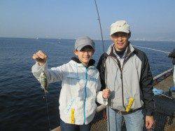 尼崎市魚つり公園、フカセで59cmのナイスサイズのハネ♪