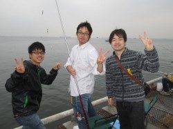 尼崎市魚つり公園　サビキでカタクチイワシ・セイゴ　サヨリも好調