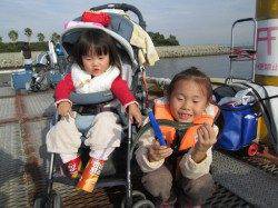 尼崎市魚つり公園、サヨリが絶好調！