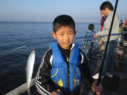 尼崎市魚つり公園　晴れの日曜日はファミリー…