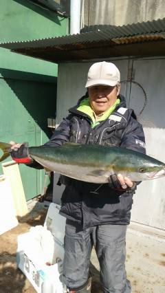 岸和田沖の北でメジロ76cm！アジの飲ませ…