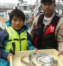 岸和田一文字　タチウオはエサでもルアーでも釣果あり