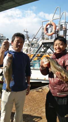 飲ませ釣りでスズキ快釣！旧一文字白灯