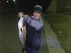 岩屋　のませでスズキ70cm！　明け方には…