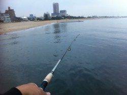 室津で投げ釣り、20cm位のキスも