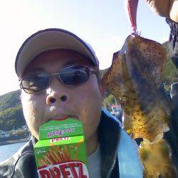 濱ノ瀬漁港でエギング　新子サイズのアオリイカ