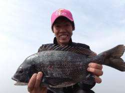 小型チヌほぼ入れ食い～最後に45㎝をゲット…