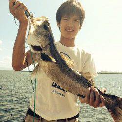 夕方の時合にタチウオ2本連続ヒット、日中はシーバスも♪