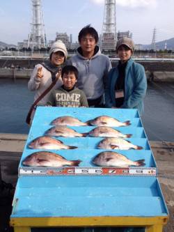 マリーナシティ海釣り公園　マダイ・ブリ・メ…