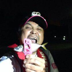 大阪南港、釣り人でイッパイです!