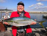 黒島の筏でブリ80㎝をキャッチ☆