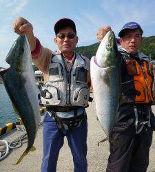 神谷一文字、のませで70・72cmのメジロが釣れました。