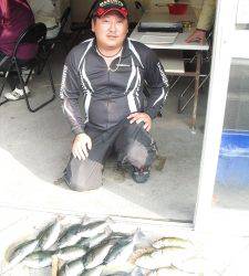 ジロー磯にてボイルオキアミをエサにグレ・アイゴ