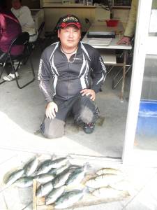 ジロー磯にてボイルオキアミをエサにグレ・ア…