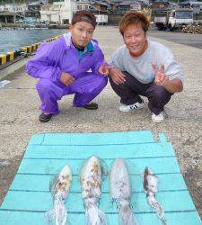 神谷一文字のエギングでアオリイカ0.3～1.1Kg4ハイ