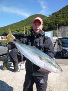 神谷一文字、ルアーでメジロ72cm！