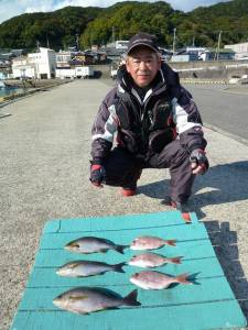 沖一文字内向き、イサギ狙い目です　カゴ釣り…
