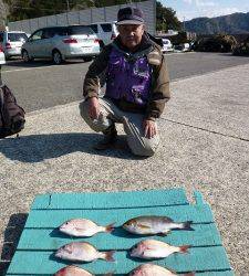 これからのグレ脂がのっておいしいですよ！沖一文字でかご釣り