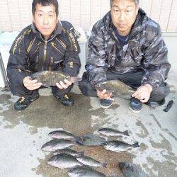 2人でフカセ、グレ10匹オーバーの釣果