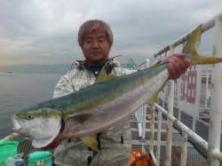 ウキ釣りでチヌ！２日連続のブリも！尼崎市魚…