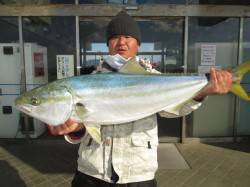 尼崎市魚つり公園、連日のブリ祭り♪