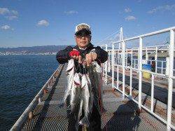 エビ撒きではハネ、セイゴのアタリが止まりません！尼崎市魚つり公園