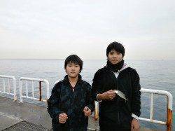 雨の大阪南港海釣り公園、サビキでアジ30匹