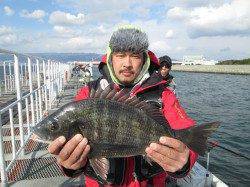 【昼から雪が】エビ撒きでハネ・サビキでコノシロ