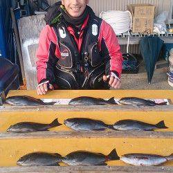 渡船を利用してフカセ釣り　グレ好釣です♪