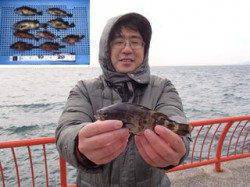 雨の平磯海づり公園でウキ釣り　根魚釣果