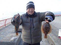 平磯海づり公園、投げ釣りでカレイ・アイナメの釣果