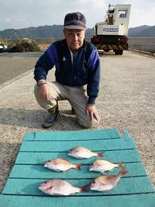 神谷沖一文字　カゴ釣りで小ダイ＆イサギの釣…