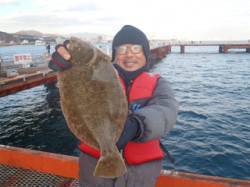 須磨海づり公園で40cmカレイが釣れてニッ…