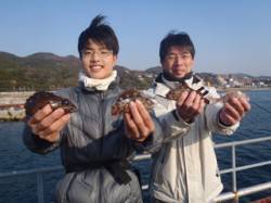 須磨海釣り公園　落とし込みでガシラ＆メバル…