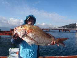 須磨海づり公園でお正月用のマダイ★