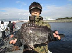 尼崎市魚つり公園　朝はイイ感じの濁りでした…