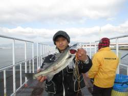 尼崎市魚つり公園　本日は午後から釣果が伸び…
