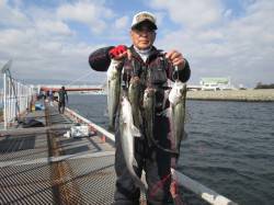 尼崎市魚つり公園、ハネ5匹にセイゴ3匹　エ…
