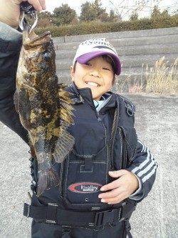 東二見で、1匹目に尺サイズがヒット♪