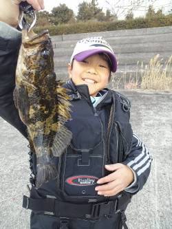 東二見で、1匹目に尺サイズがヒット♪