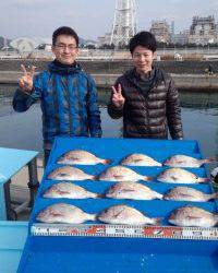 マリーナシティ海洋釣り堀、二人でタイ12匹♪