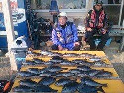 萩尾の磯、オキアミフカセ釣り好釣です★