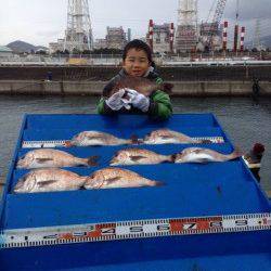 マリーナシティ海洋釣り堀　マダイ数釣り狙えます