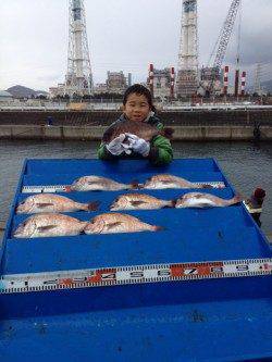 マリーナシティ海洋釣り堀　マダイ数釣り狙えます